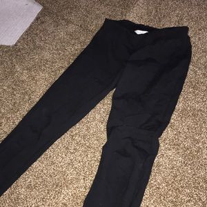 black skinny leggings .
